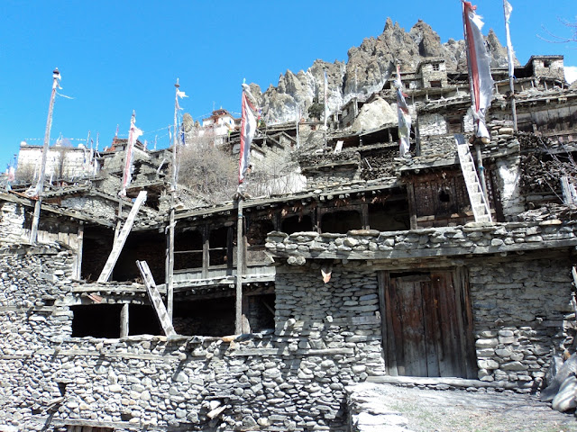 Trekking in Manang