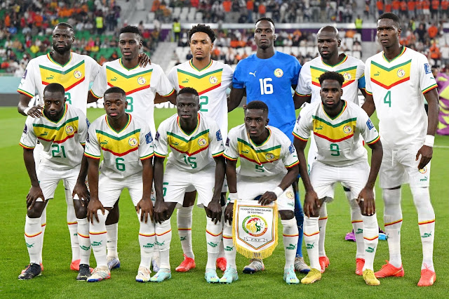 SELECCIÓN DE SENEGAL. Temporada 2022-23. Cheikhou Kouyaté, Ismaïla Sarr, Abdou Diallo, Édouard Mendy, Kalidou Koulibaly, Pape Abou Cissé. Youssouf Sabaly, Nampalys Mendy, Krépin Diatta, Idrissa Gueye, Boulaye Dia. SELECCIÓN DE SENEGAL 0 SELECCIÓN DE PAÍSES BAJOS 2 Lunes 21/11/2022, 17:00 horas. Copa Mundial de la FIFA, fase de grupos, Grupo A, jornada 1. Doha, Catar, Al Tumama Stadium: 41.721 espectadores. GOLES: ⚽0-1: 84’, Cody Gakpo. ⚽0-2: 90+9’, Davy Klaassen.