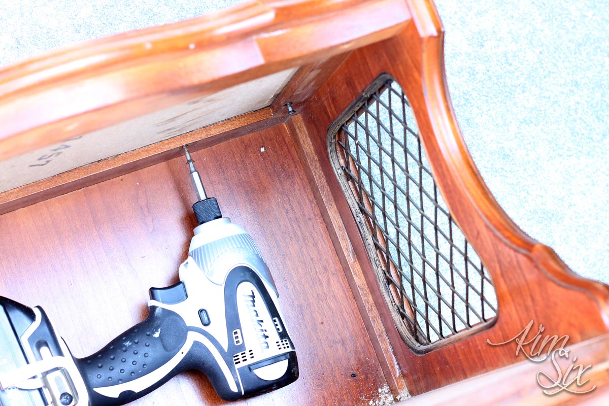 Removing table top from end table