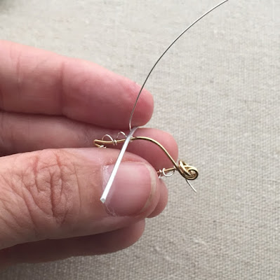 Learn to make this wire leaf with scallop edge - from a free tutorial at Lisa Yang's Jewelry Blog