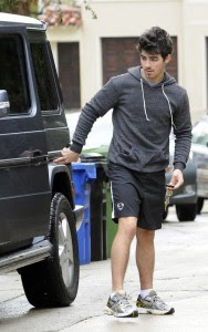 Joe Jonas Hits the Gym