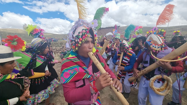 In diesen Gegenden von „Macha“ nördlich von Potosí-Bolivien hat der Karneval bereits begonnen