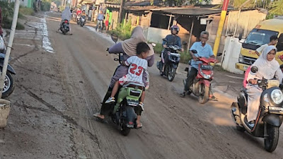 Jalan Penuh Lumpur, Warga Sentul Nyapah Keluhkan Lalulalang Dump Truck Bawa Tanah Galian