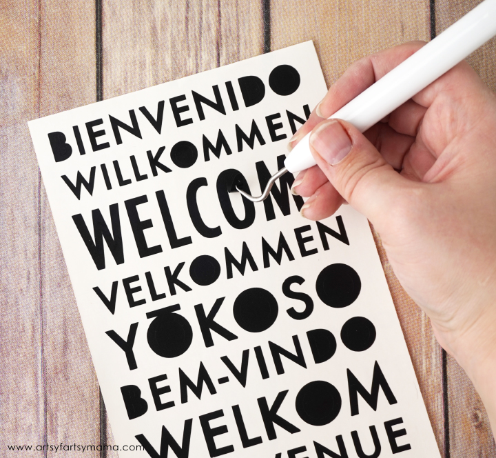 DIY Welcome Sign with a few simple materials and Cricut | @artsyfartsymama