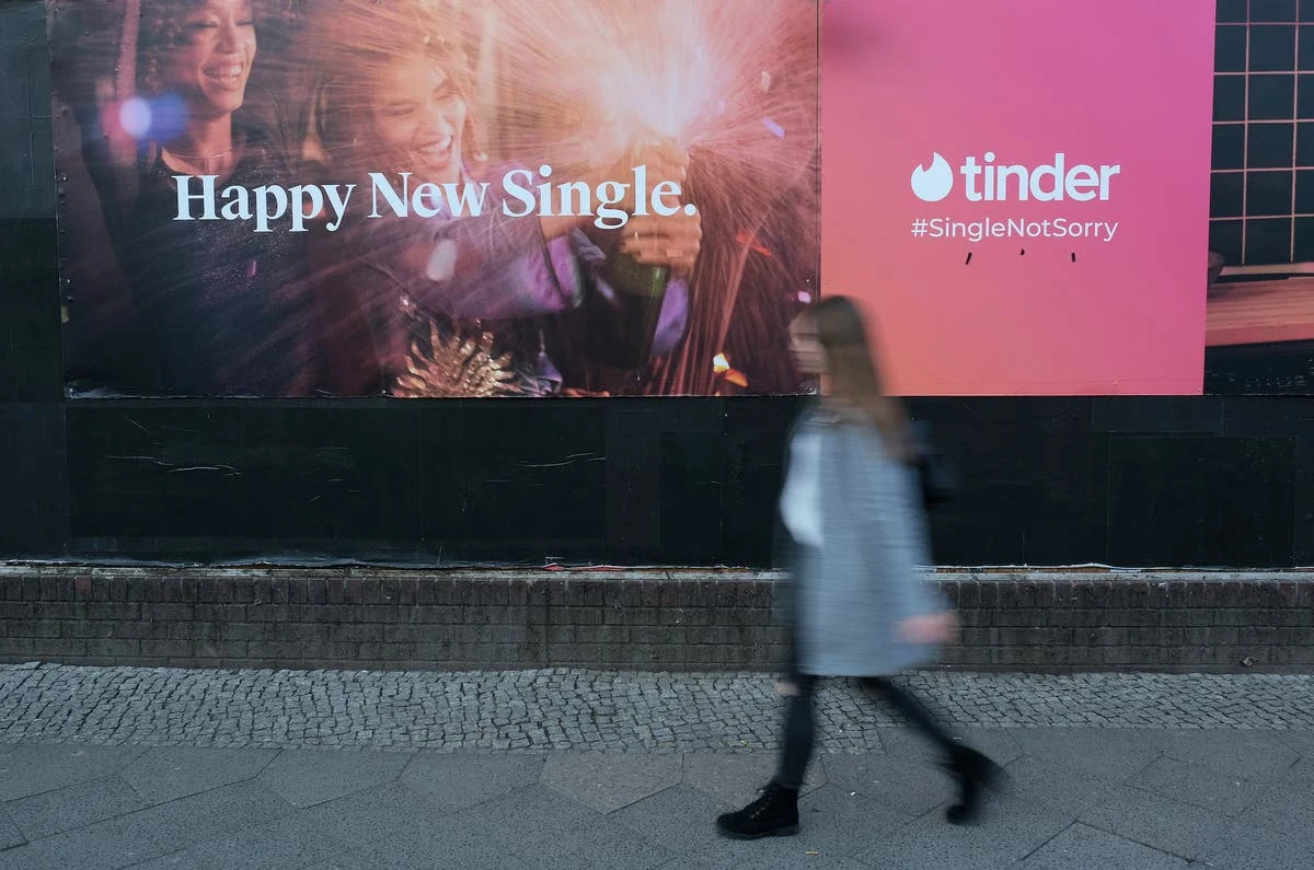 Tinder ti chiederà presto un documento per verificare la tua identità