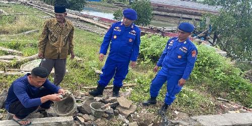 Wadirpolairud Polda Banten Meletakan Batu Pertama Pembangunan MUP/FKPM Di Kecamatan Sumur