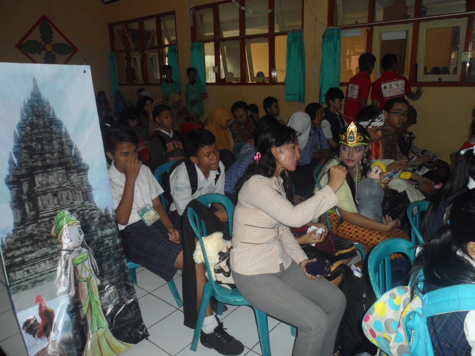 SMP TRISILA SURABAYA: LOMBA BAHASA INGGRIS 2013