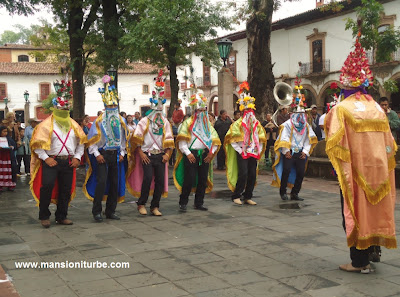 Moros de Tejaro en la Plaza Vasco de Quiroga en Pátzcuaro