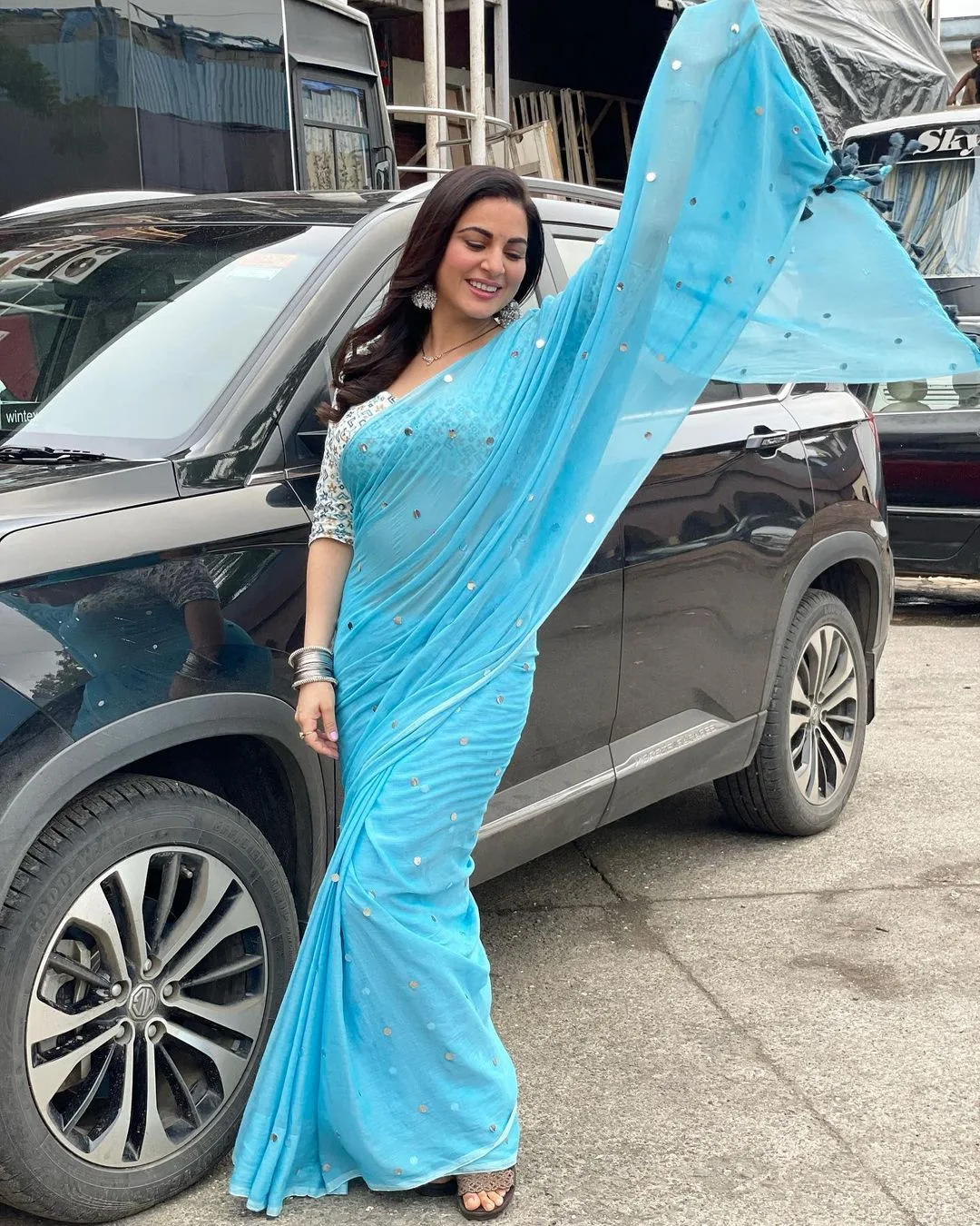 Shraddha Arya blue saree hot tv actress