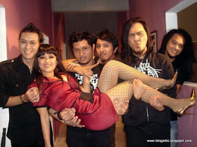 Andra and The Backbone Love Julia Perez