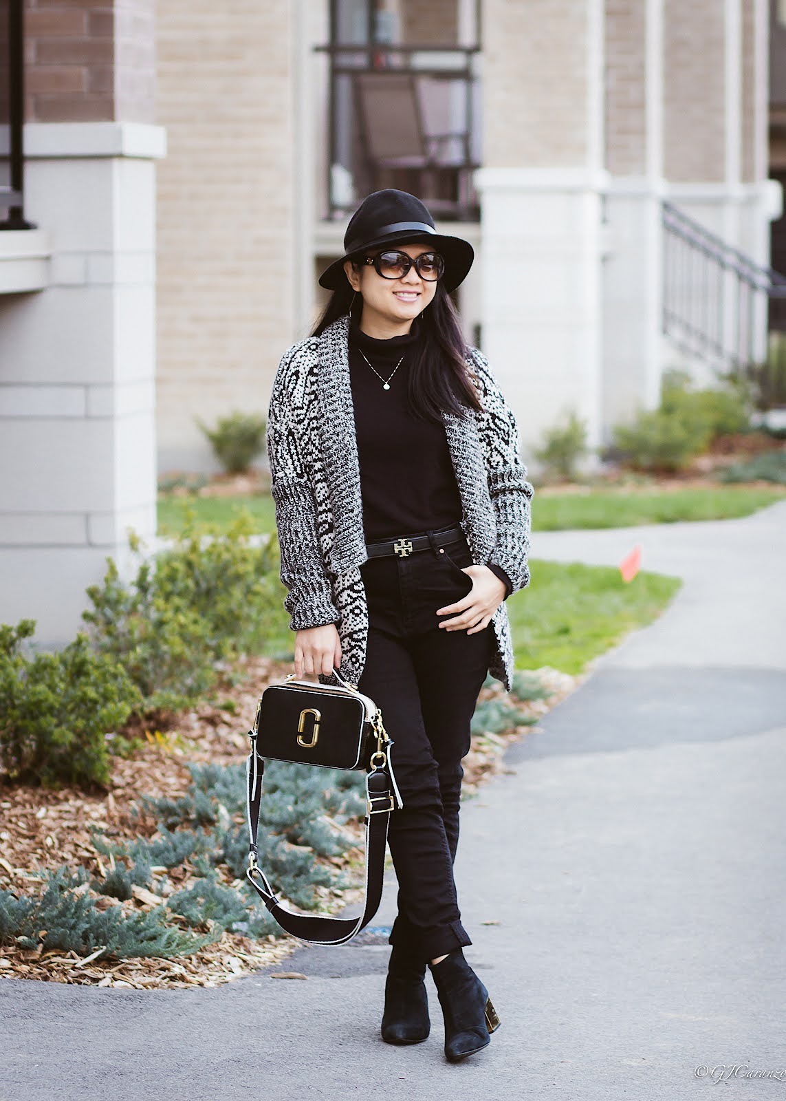 HM Cardigan | Mango Black Jeans | Marc Jacobs Sure Shot Bag | Gucci Sunglasses | Steve Madden Ankle Boots | Fall Fashion | Petite Outfit | HM Hat