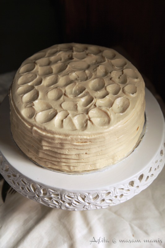 Masam manis: PECAN HAVEN CAKE WITH BUTTERSCOTCH FROSTING
