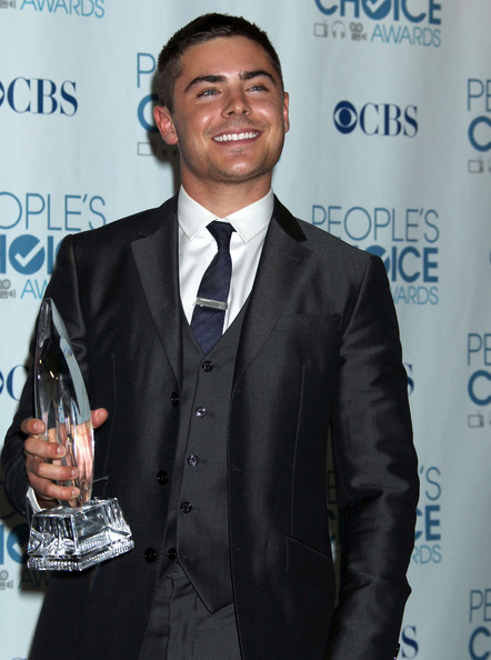 zac efron holding hands with guy at nba. Zac Efron shows off his award