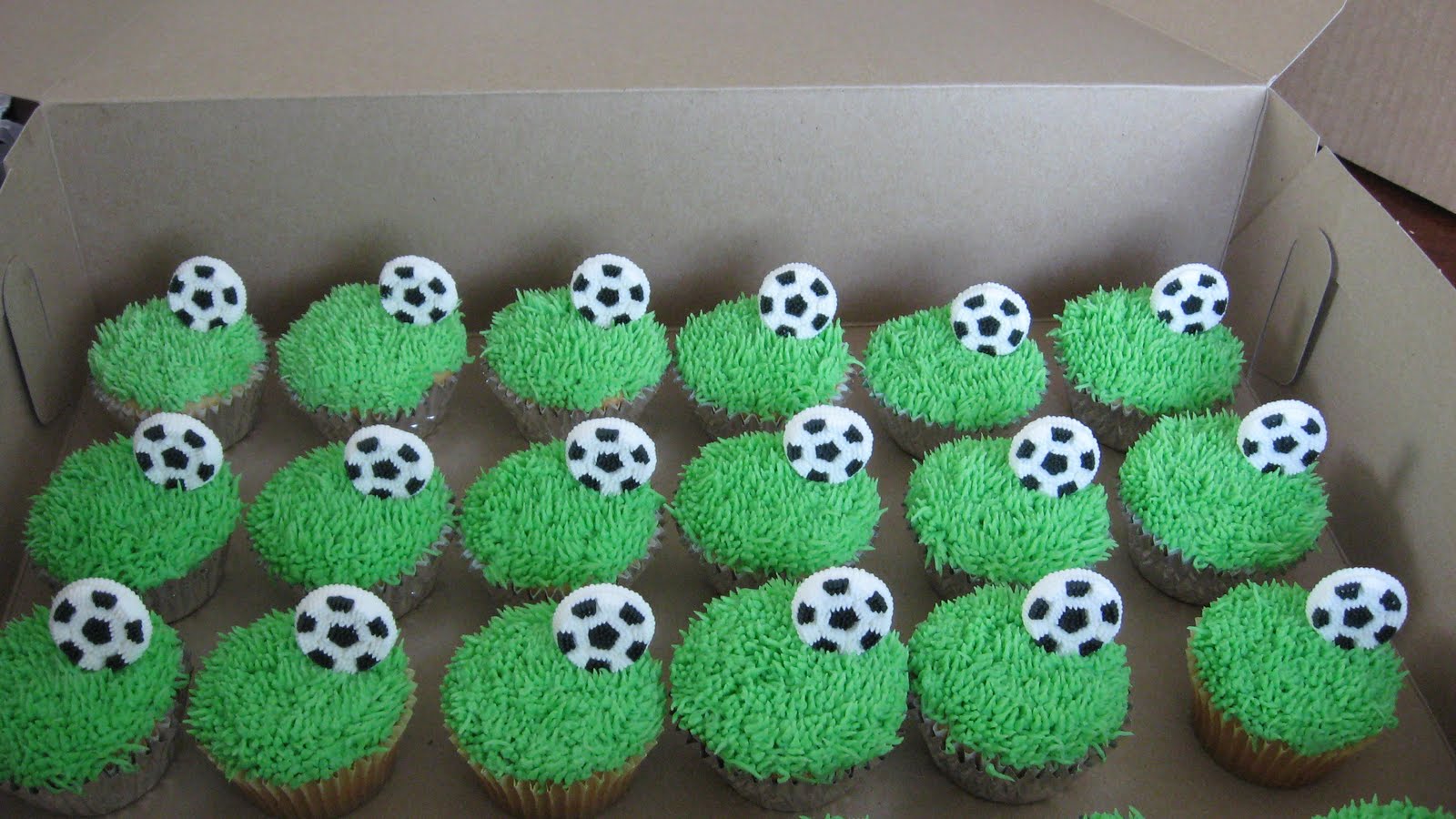 How To Make Soccer Cupcakes