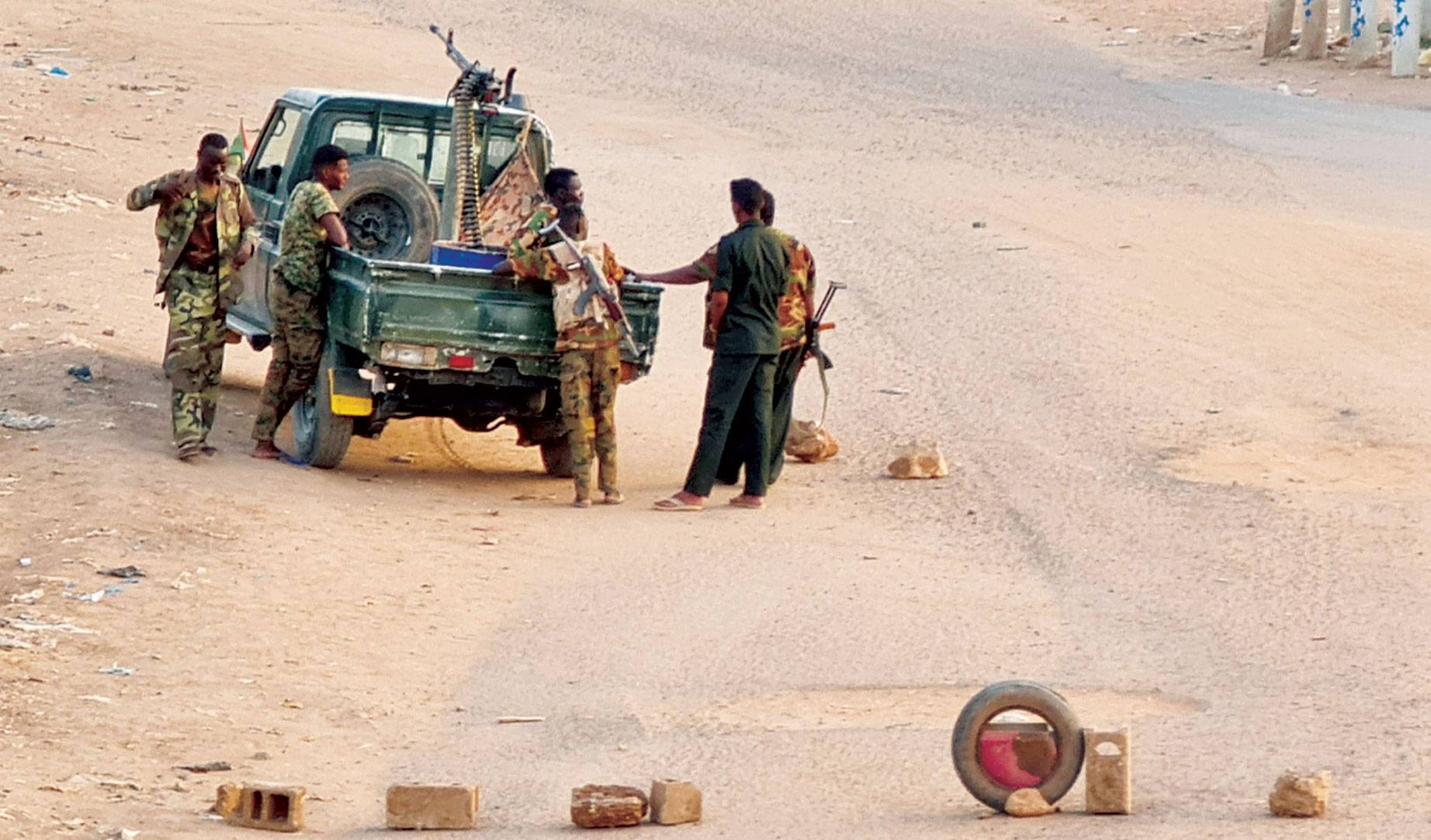 الدعم السريع يهاجم مقرات الجيش بالخرطوم مع دخول الحرب شهرها السادس