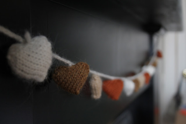 DIY: Knitted Heart Garland @owlprintpanda.blogspot.co.uk