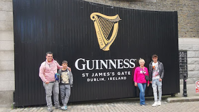 Una de las puertas de la Guinness Storehouse.