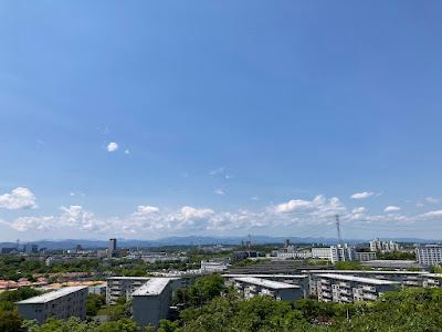 防人見返りの峠からの空と雲