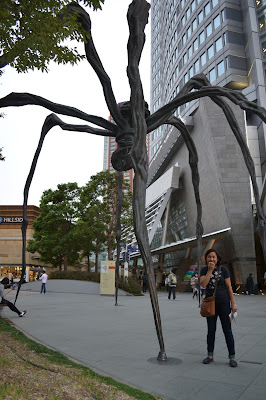 Spider sculpture, Roppongi Hills, Japan - www.curiousadventurer.blogspot.com