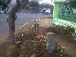 Heboh, Kuburan Misterius Muncul Di Lumajang [ www.BlogApaAja.com ]