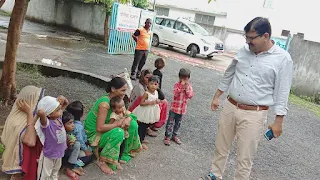 प्रोजेक्ट मुस्कान: चाय, नाष्ता, भोजन एवं दी जा रही स्वास्थ्य सेवाओं के बारे में कलेक्टर ने की माताओं से चर्चा