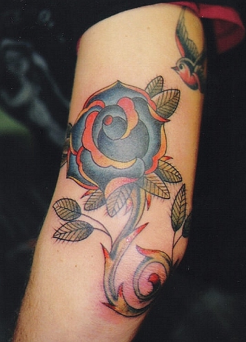 new school tattoo designs. old school roses tattoo.