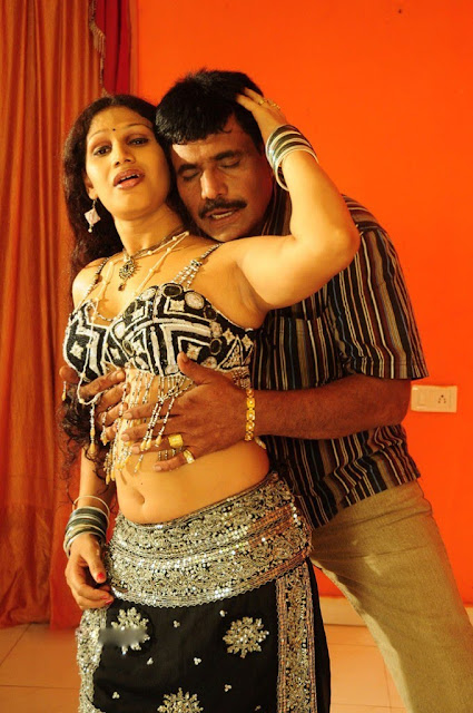 Hot Telugu Aunty Cleavages