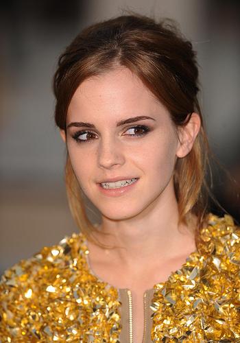 emma watson burberry 2011. Emma Watson Burberry Show