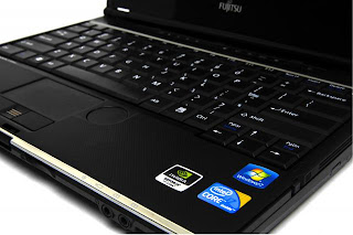 Fujitsu LifeBook SH760 Top 5 portable laptop for people 