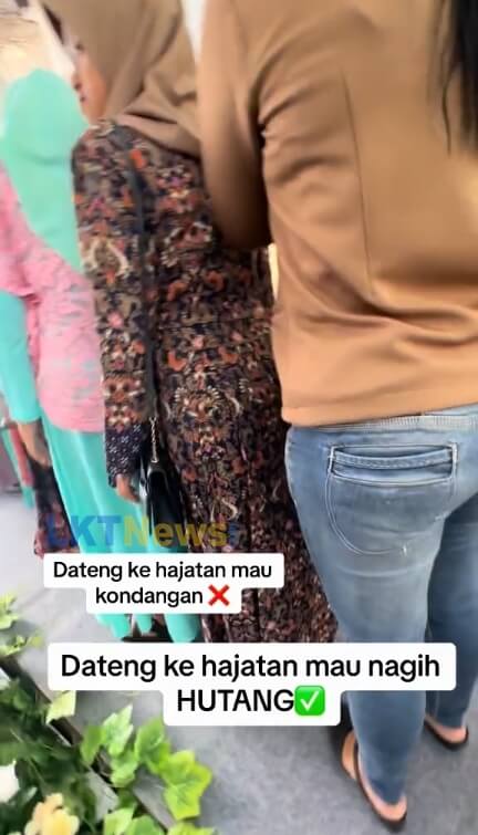 Tangkapan layar video aksi wanita tagih utang ke pengantin di pelaminan