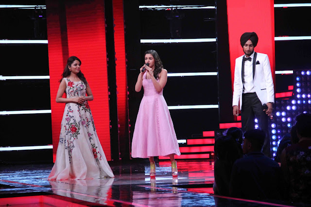 Varun Dhawan and Alia Bhatt in awe of The Voice India Coaches 