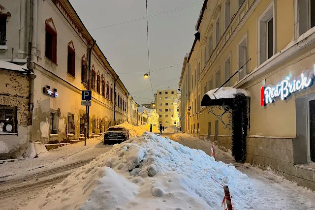 Хохловский переулок, сугроб