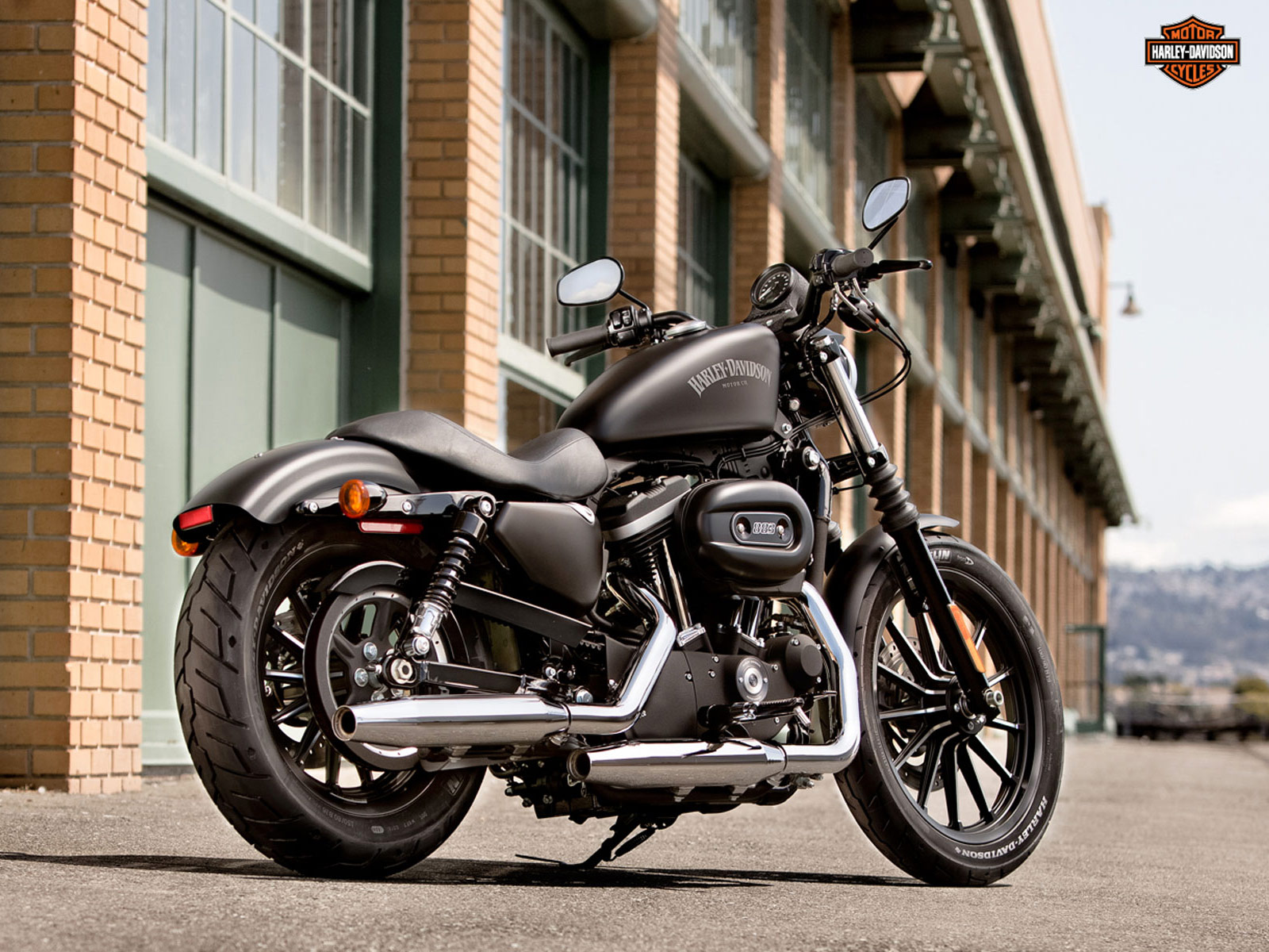 sportster 883 iron 2013 The ultimate wide-shouldered cruiser, now featuring optional H-D1 