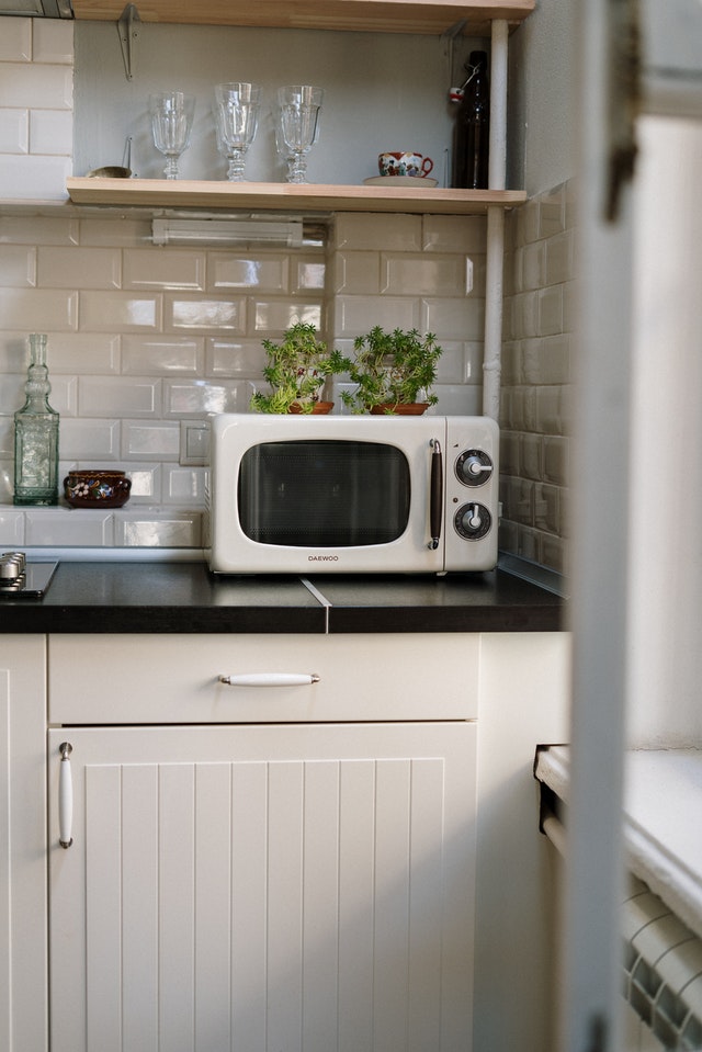Equipamentos que facilitam o dia a dia na cozinha microondas