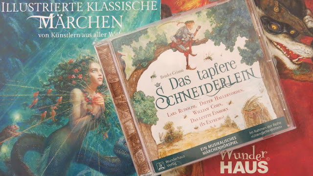 CD von "Das tapfere Schneiderlein" vor großen Bildern aus dem Prospektheft vom Wunderhaus Verlag