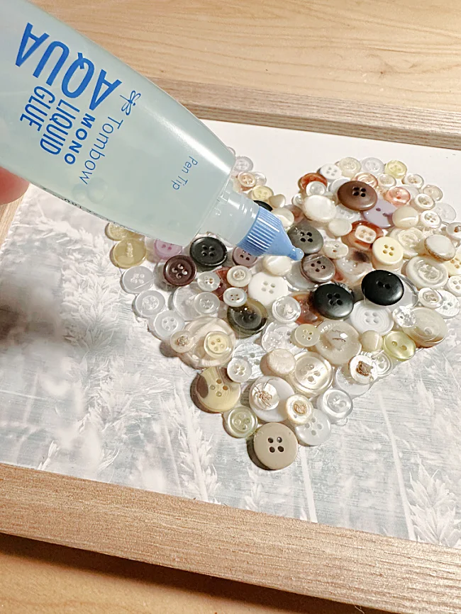 aqua glue and button picture