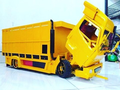 miniatur truk canter dari jepara