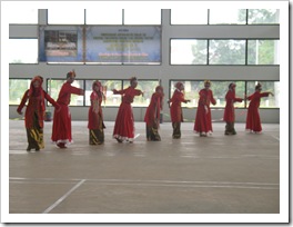 4.TARI BUJANG GADI-Pagelaran Karya Seni Tari III (PAKASERI III) Kelas XI IPA SMAN Pintar  2011 Berjalan Sukses dan Luar Biasa