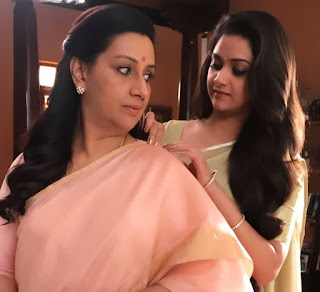 Keerthy Suresh in Saree with Cute Expressions with her Mother Menaka Suresh in Latest Ad Shoot Images