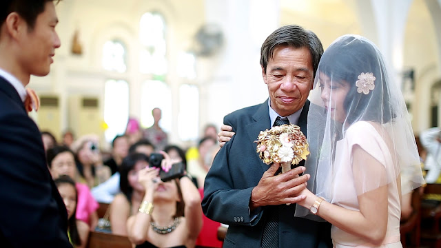 A Singapore-based wedding videographer