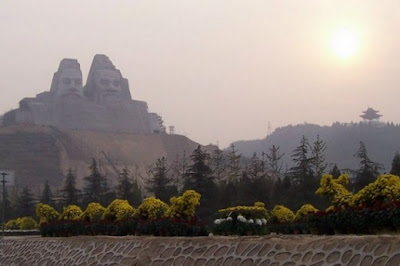 Yellow Chinese emperors Huangdi and Yandi - Tallest Monuments Around the World