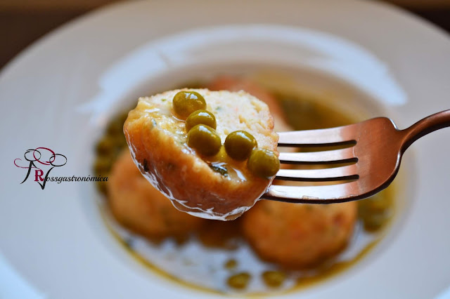 Albóndigas de merluza en salsa verde