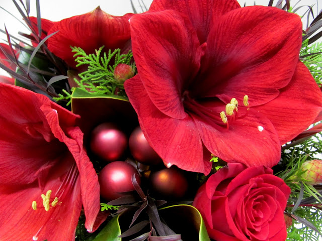 Kim's La Bella Baskets Christmas Flowers Arrangement