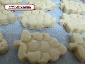 Petits fours sablés/ grappe de raisin au sucre glaçe