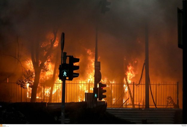 Ο αγαθός Κυρίτσης και οι μολότοφ που… δεν σκοτώνουν