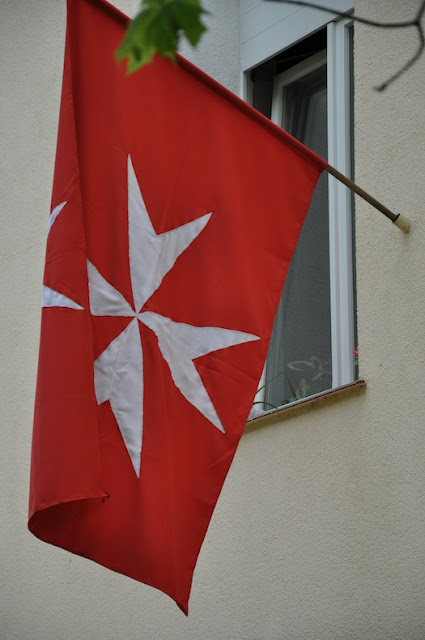 Kościół św. Jana Jerozolimskiego za murami w Poznaniu - flaga maltańska