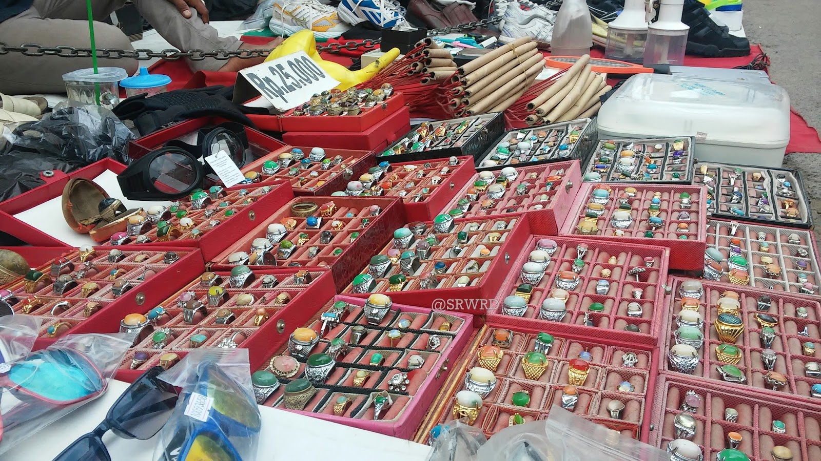 Eksplor Pasar Loak di Jakarta SRWRD