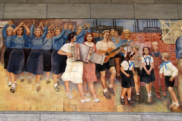 Detail of the mural by Max Lingner, Detlev-Rohwedder-Haus (Detlev Rohwedder House), Leipziger Straße, Berlin