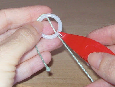 Tatting: how to cover a plastic ring - Chiacchierino: come ricoprire un anello di plastica