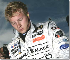 Raikkonen con la tuta della McLaren